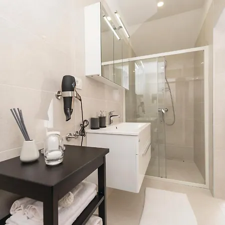 Awesome In With Sauna Casa vacanze Donji Zemunik