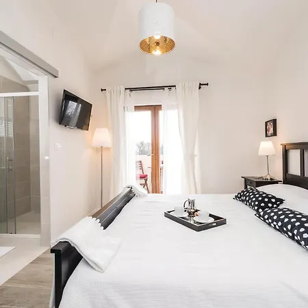 Casa vacanze Awesome In With Sauna Donji Zemunik