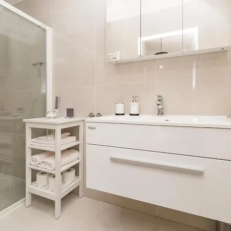 Awesome In With Sauna Casa vacanze Donji Zemunik