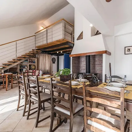 Awesome In With Sauna Casa vacanze Donji Zemunik