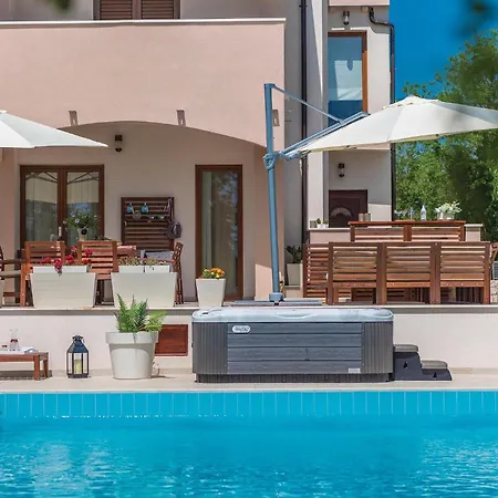 Casa vacanze Awesome In With Sauna Donji Zemunik