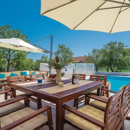 Awesome In With Sauna Casa vacanze Donji Zemunik